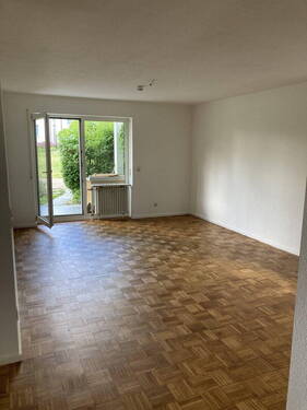 Wohnzimmer - 4 Zimmer Etagenwohnung zum Kaufen in Konstanz