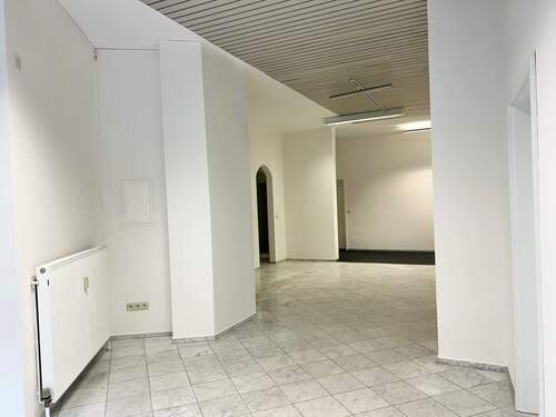 Ladeneinheit Ansicht 2 - Gewerbeobjekt (Büro, Produktion, Verkauf) in Lauf an der Pegnitz zur Miete