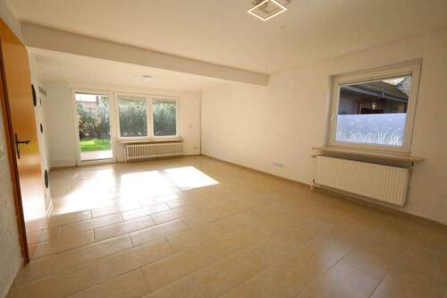 Wohnzimmer - 4 Zimmer Einfamilienhaus in Wesselburen