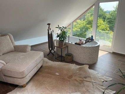 Bad mit Aussicht bis zur Eifel, im DG - 