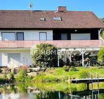 charmantes Zweifamilienhaus mit großem Garten und Schwimmteich in ruhiger Lage - Hirzenhain Merkenfritz
