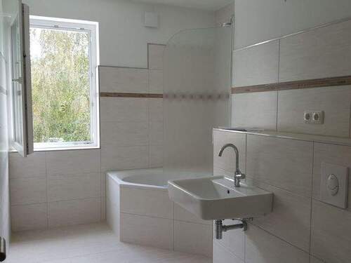 Bad Beispiel 1 - Ruhige Wohnung, große Terrasse mit eigenem Garten