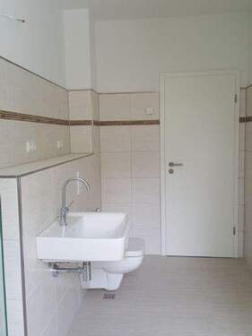 Bad Beispiel 2 - 3 Zimmer Etagenwohnung zur Miete in Berlin