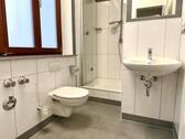 Toilette mit Dusche - 