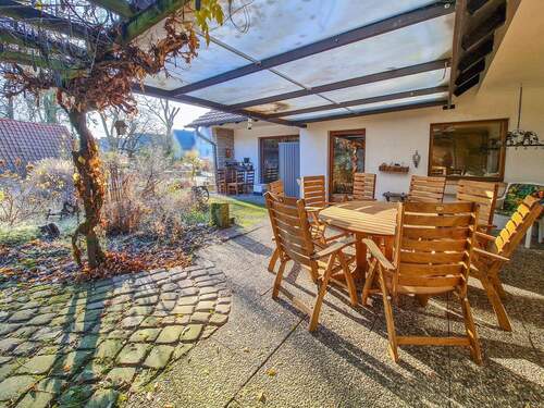 Überdachte Terrasse - 4 Zimmer Einfamilienhaus in Danndorf