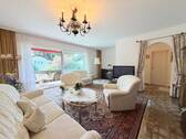 Großzügiges Wohnzimmer - 