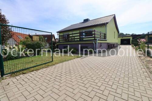 Hausansicht - Geräumiges EFH mit Garten und Garage in GötschendorfMilmersdorf zu verkaufen!