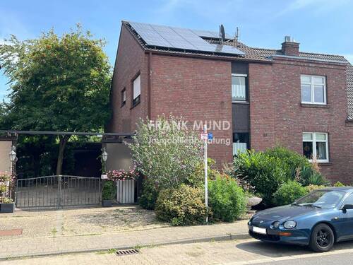 Frontansicht - Gepflegte Doppelhaushälfte mit parkähnlichem Grundstück in beliebter Wohnlage von MG-West
