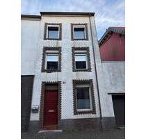 Kleines Grundstück, großes Konzept: Schmales Reihenmittelhaus mit 4 Ebenen - Eschweiler