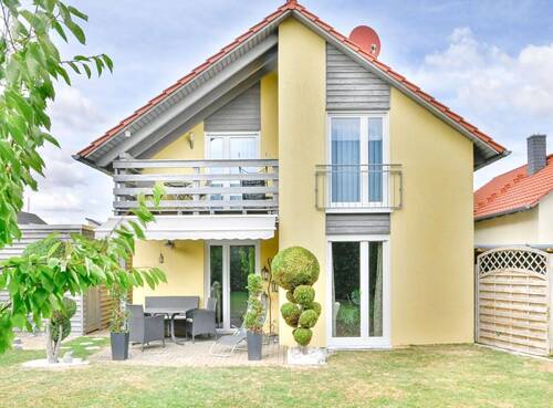 Blick aus dem Garten - Traumhaftes freistehendes Haus - Komfort, Stil und Qualität vereint