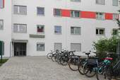 Hauseingang - 4 Zimmer Etagenwohnung zum Kaufen in Erlangen