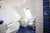 Bad der Dachgeschosswohnung - 