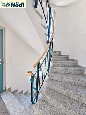 Treppenhaus - 3 Zimmer Etagenwohnung zum Kaufen in Pfullingen