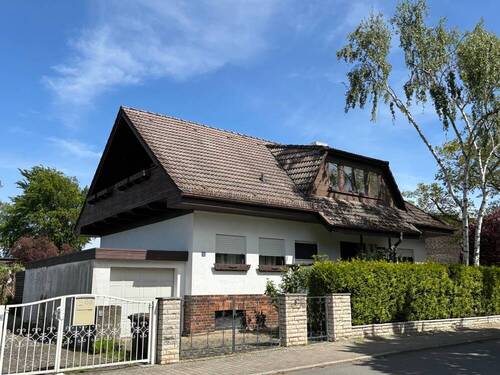 Ansicht - Berlin-Lichtenrade: Wohnhaus mit 2 Einheiten - provisionsfrei und preisgünstige Chance