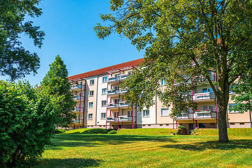 Hausansicht - Wohnen in toll sanierter 3-Raum-Wohnung