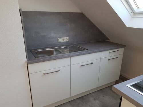 20181004_154551.jpg - Alt-Saarbrücken, Dr.Eckener Str. 20, 2 ZKB DG-Single-Wohnung mit Einbauküche an Berufstätige oder Studenten.