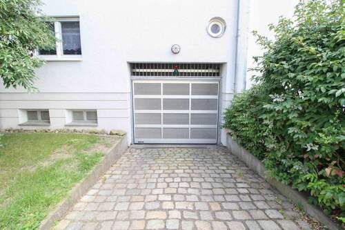 Tiefgaragenzufahrt - 