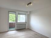Schlafzimmer mit wintergarten-ähnlichem Balkon - Helle 3-Zi-Wohnung mit 2 Balkonen in zentraler, grüner Lage von Köln Nippes.