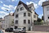 Hausansicht - Nettes 3-Familienhaus mit Garage in Stuttgart-Untertürkheim