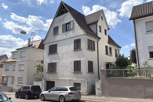 Hausansicht - Nettes 3-Familienhaus mit Garage in Stuttgart-Untertürkheim