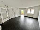 Wohnzimmer - Großzügige, helle Wohnung mit durchdachtem Grundriss in ruhiger Lage mit Südwestbalkon, großes Bad