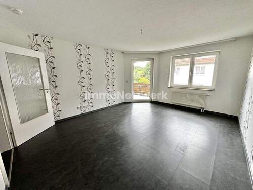 Wohnzimmer - Großzügige, helle Wohnung mit durchdachtem Grundriss in ruhiger Lage mit Südwestbalkon, großes Bad