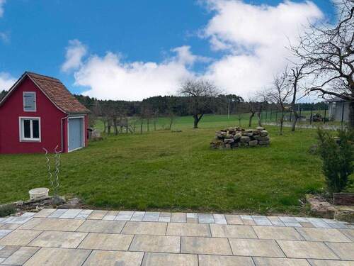 Blick in den Garten - 4 Zimmer Bauernhaus, Landhaus in Lehrberg