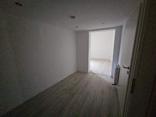 Whg. Nr. 2 im 1.OG: Durchgangszimmer, Ankleide - 