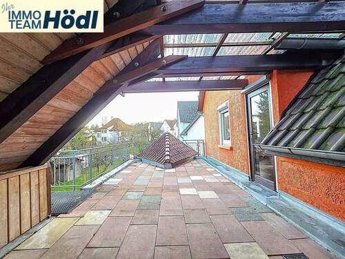 Dachterrasse mit Zugang in den Garten - 