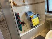 Bad mit Wanne und Dusche - 