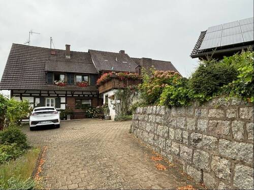 Außen - vermietetes 2-Fam.-Haus im begehrten Rebland mit Erweiterungspotential