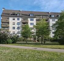 Ihr neues Zuhause in Augsburg: Großzügige 4-Zimmer-Wohnung mit Loggia inkl. TG-Stellplatz