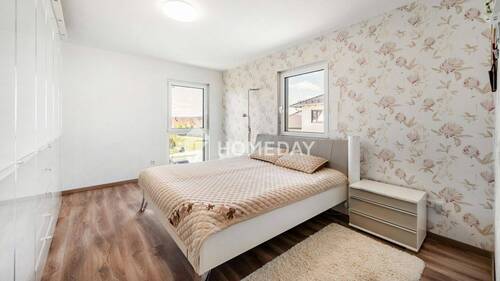1. OG Schlafzimmer 1 - 