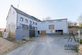 Vorderansicht mit Stall - 