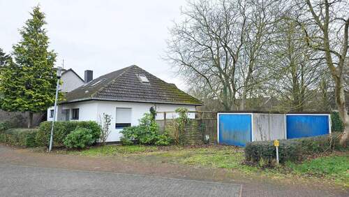02_Straßenansicht.jpg - Bungalow mit 159,60 m&sup2; in Bad Essen zum Kaufen