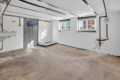 6V7A1635 - 
