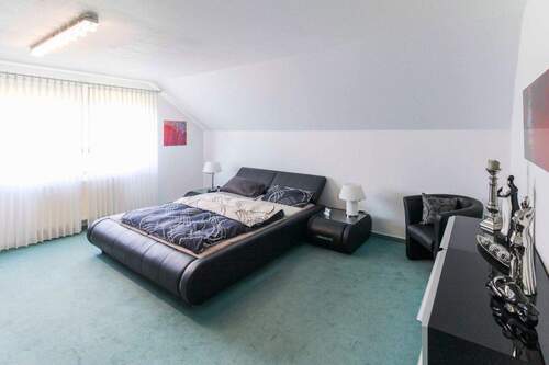 Schlafzimmer II OG - 