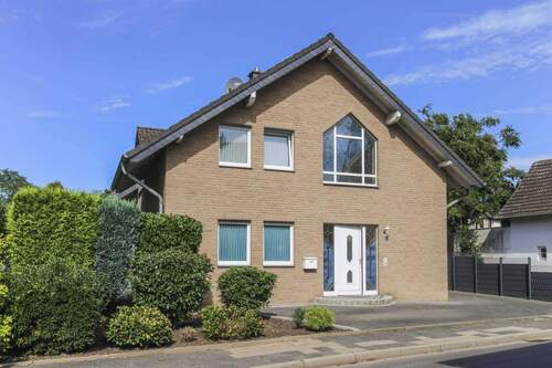 Frontansicht - Frei stehendes Einfamilienhaus mit Garten und Garage in ruhiger Lage in Hückelhoven
