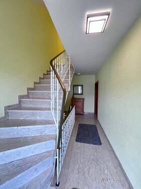 Hauseingang - 5 Zimmer Doppelhaushälfte zum Kaufen in Zeitlarn