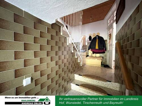 Treppenhaus - 8 Zimmer Einfamilienhaus zum Kaufen in Marktleuthen