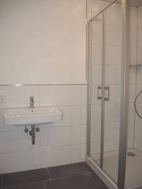 Badezimmer mit Dusche - 