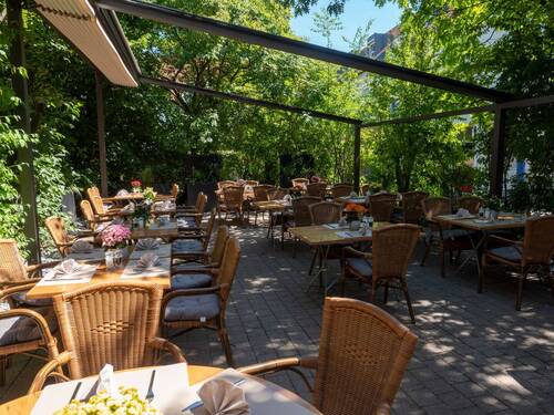 Aussen Terrasse - 6 Zimmer Mehrfamilienhaus, Wohnhaus in Unterensingen