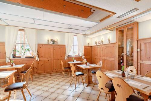Restaurant - Mehrfamilienhaus, Wohnhaus mit 481,00 m&sup2; in Unterensingen zum Kaufen