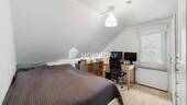 1. OG Schlafzimmer 1 - 