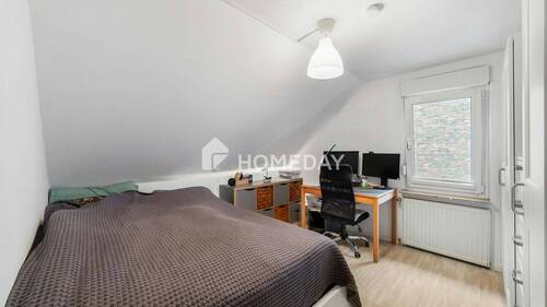 1. OG Schlafzimmer 1 - 