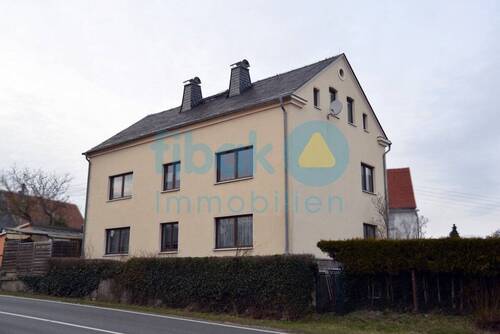 Straßenansicht - Für Großfamilien oder zum Vermieten - Zwei- bis Dreifamilienhaus mit vielen Möglichkeiten