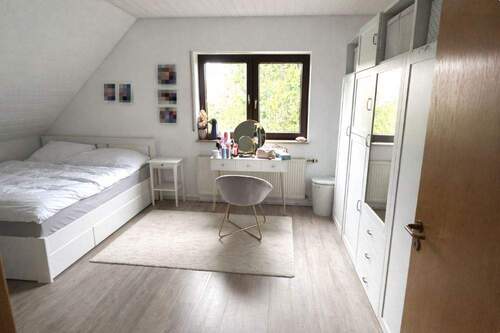 Schlafzimmer OG - 7 Zimmer Einfamilienhaus in Kirchardt