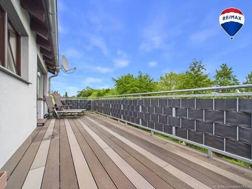 REMAX Immobilien Delux Mehrfamilienhaus Balkon Roden Mark Borowicz - 