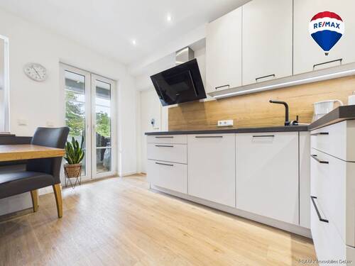 REMAX Immobilien Delux Mehrfamilienhaus Küche Roden Mark Borowicz - Mehrfamilienhaus, Wohnhaus in Saarlouis / Roden