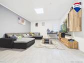 REMAX Immobilien Delux Mehrfamilienhaus Wohnzimmer Roden Mark Borowicz - 